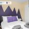 THE TOWNHOUSE, 4 Rooms Large Beds with TV's, Poker Table, Fully Equipped, Easy Ring-Road Access, Parking, WiFi, VAT and Long Stay and REDUCED PRICE GAURANTEED Only at SUNRISE SHORT LETS - Dundee