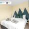 THE TOWNHOUSE, 4 Rooms Large Beds with TV's, Poker Table, Fully Equipped, Easy Ring-Road Access, Parking, WiFi, VAT and Long Stay and REDUCED PRICE GAURANTEED Only at SUNRISE SHORT LETS - Dundee