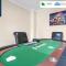 THE TOWNHOUSE, 4 Rooms Large Beds with TV's, Poker Table, Fully Equipped, Easy Ring-Road Access, Parking, WiFi, VAT and Long Stay and REDUCED PRICE GAURANTEED Only at SUNRISE SHORT LETS - Dundee