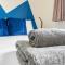 THE TOWNHOUSE, 4 Rooms Large Beds with TV's, Poker Table, Fully Equipped, Easy Ring-Road Access, Parking, WiFi, VAT and Long Stay and REDUCED PRICE GAURANTEED Only at SUNRISE SHORT LETS - Dundee