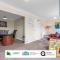 THE TOWNHOUSE, 4 Rooms Large Beds with TV's, Poker Table, Fully Equipped, Easy Ring-Road Access, Parking, WiFi, VAT and Long Stay and REDUCED PRICE GAURANTEED Only at SUNRISE SHORT LETS - Dundee