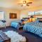 A LIVING CANVAS Amazing Lake View Custom Home - Julian