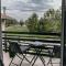 Sunrise Riverside House-Private Garden, Jacuzzi & BBQ