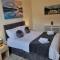 Entire holiday home with FREE parking & fast WIFI