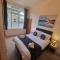 Entire holiday home with FREE parking & fast WIFI