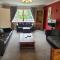 Detached luxury 5 bed house, lanscaped garden, fire pit, parking, can sleep families or workers - Hockering