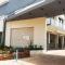 Modern 2-bedroom unit with pool and beach access - Banjul