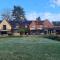 Remarkable 8 Bed Family House Sleeping 16 w Pool
