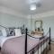 Cheerfull 3-Bedroom Home with parking & garden