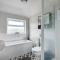 Cheerfull 3-Bedroom Home with parking & garden
