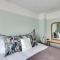 Cheerfull 3-Bedroom Home with parking & garden