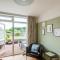 Cheerfull 3-Bedroom Home with parking & garden