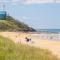 Beachfront Styled 2 BR Apt w Pool at Buddina