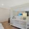 Beachfront Styled 2 BR Apt w Pool at Buddina