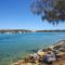 Beachfront Styled 2 BR Apt w Pool at Buddina