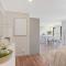 Beachfront Styled 2 BR Apt w Pool at Buddina