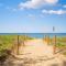 Beachfront Styled 2 BR Apt w Pool at Buddina - Buddina