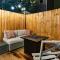 2 King Beds - Free Parking - BBQ - Arcade - Patio