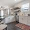 Gambino Getaway Shotgun style apt in the heart of Ybor City - تامبا