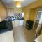 NEWTON HEATH APARTMENT -750mtrs to beach - Spacious ground floor - Sleeps 6
