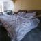 NEWTON HEATH APARTMENT -750mtrs to beach - Spacious ground floor - Sleeps 6