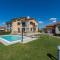 Apartment Mihael with pool and beautiful garden - Vižinada