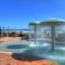 Oceanfront Studio Condo With Balcony View Of Beach And Ocean In Daytona Beach Resort 1011 With 4 Pools Tiki Bar Grill - Daytona Beach