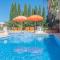 Central villa flatlet with pool - free parking and WiFi