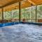 NEW Modern Cabin! 2 Large Decks, Hot Tub, Sleeps 8 - Ellijay