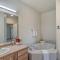 Bright Klamath Falls Townhome with Resort Perks - Klamath Falls