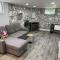 Adorable 1 Bedroom Suite With Kitchen Fireplace