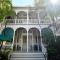 Simonton Court Historic Inn & Cottages