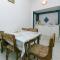 Apartments with a parking space Gradac, Makarska - 14708