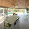 Clematis House near Arlington Park with Heated Pool