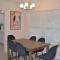 Clematis House near Arlington Park with Heated Pool