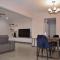 Clematis House near Arlington Park with Heated Pool