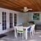 Clematis House near Arlington Park with Heated Pool