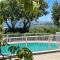 Villa con piscina sul lago
