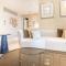 Maison Privee - Luxury Sea View Apt in FIVE Resort on The Palm - Dubai