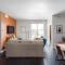 NEW HAPPY TRAIL 2BR CONDO CLOSE TO DOWNTOWN