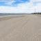 Main Beach River Retreat - Wasaga Beach 1 - Main Strip - 93 Mosley St - Wasaga Beach