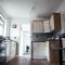 Large 4 BedroomProperty driveway and 3 bathrooms - Burton Latimer