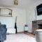 Large 4 BedroomProperty driveway and 3 bathrooms - Burton Latimer