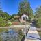 Quaint Oakland Getaway on East Pond Lake!