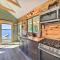 Quaint Oakland Getaway on East Pond Lake!