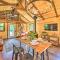 Rustic-Chic Woodland Hideaway with Hot Tub! - Sandpoint