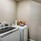 Pet-Friendly Elk Grove Retreat with Shared Pool - إلك غروفي