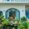 MOONLIGHT Homestay & Hotel