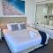 Level 30 Oracle Tower 2 Stunning views and free parking - GC Getaways