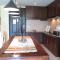 6 38 Top Floor 2 Brs 2baths 1km Walking To Beach